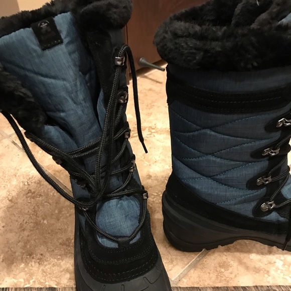 Kamik boots used about 5 times. Like new. Size 8 - Picture 2 of 7